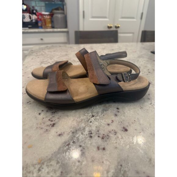 SAS Bronze & Silver Leather Sandals sz 10 - Picture 5 of 9